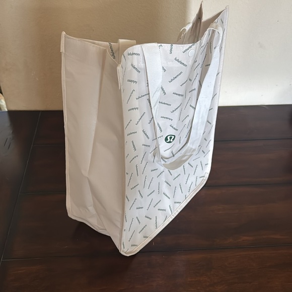lululemon Reusable Logo Bag Tote - Holiday Limited Edition - Green/White - Picture 6 of 10